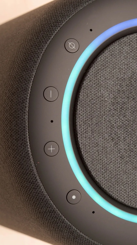 Foto de avaliação do Amazon Echo Studio