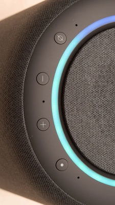 Foto do Amazon Echo Studio