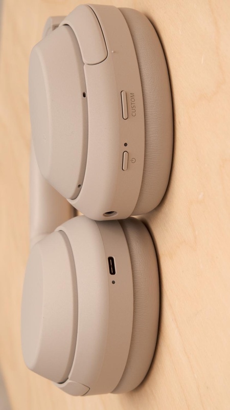 Foto de review do Sony WH-1000XM4