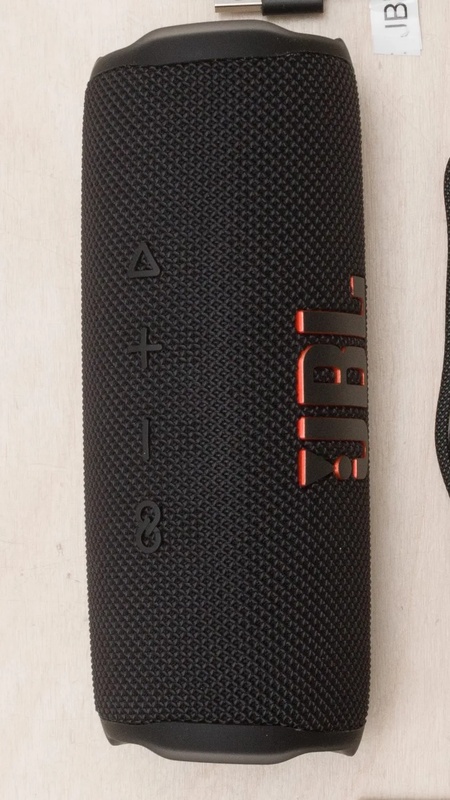 Foto de review do JBL Flip 6
