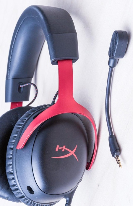 Foto de review do HyperX Cloud III