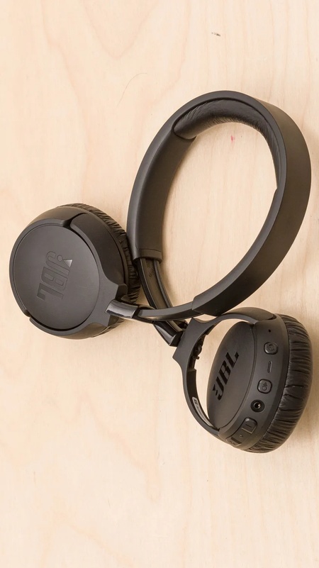 Foto de review do JBL Tune 660NC