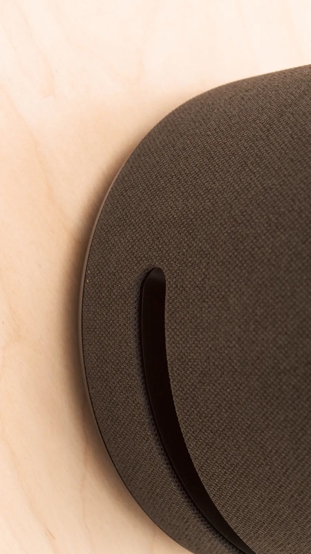 Foto de review do Amazon Echo Studio