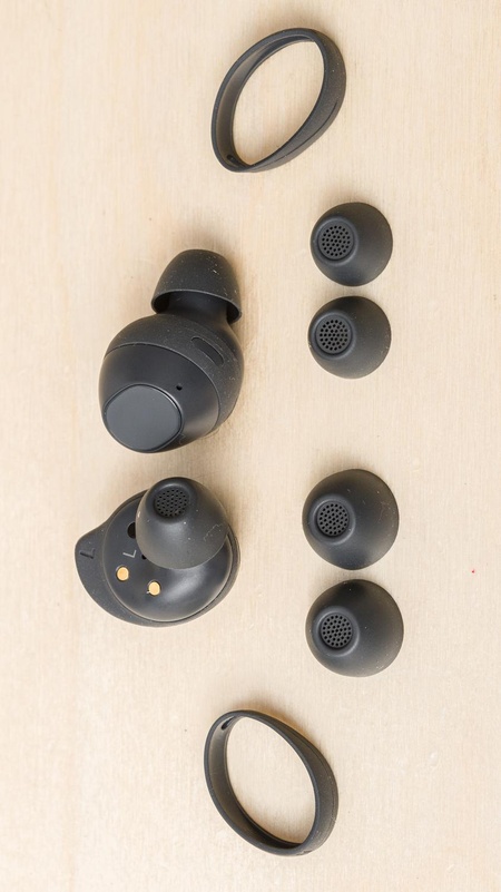 Foto de avaliação do Samsung Galaxy Buds FE